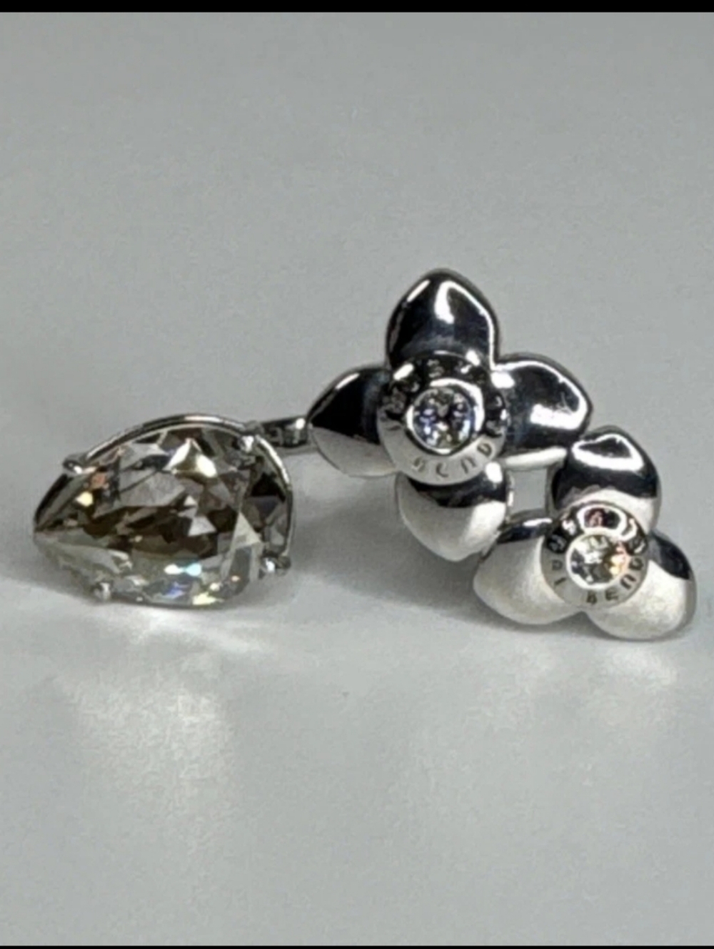 henri bendel Silver Flower and Crystal Ring - Picture 3 of 9